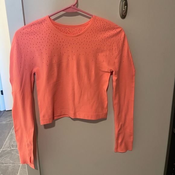 Never-worn Fabletics Top - Picture 2 of 3